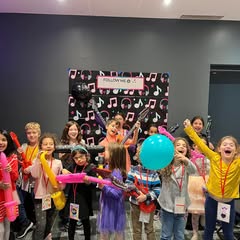 Kids singing at pop star party